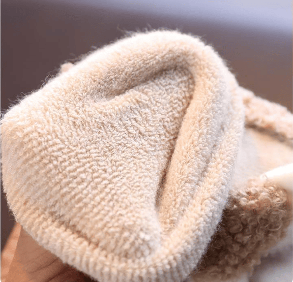 Söta babyskor i plysch och bomull