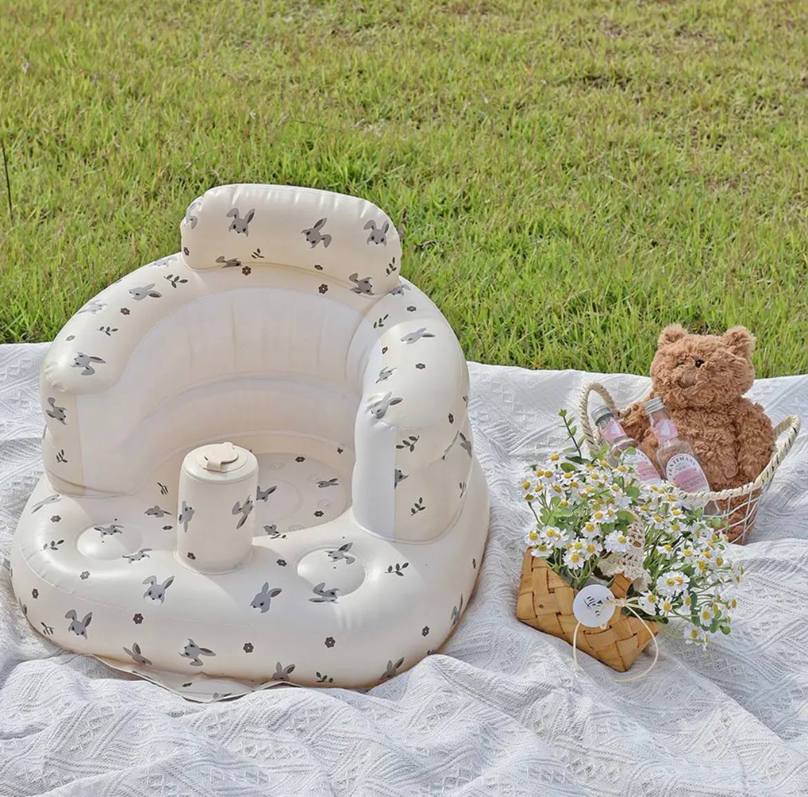 Uppblåsbar babysits – mjuk, säker och bekväm för lek och matning
