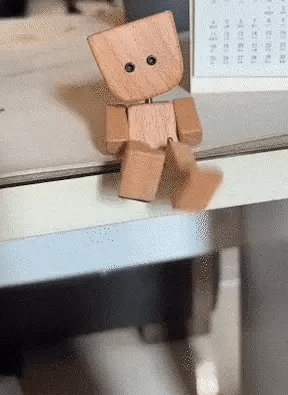 Unikt Hantverk: Handgjord Vippdocka i Trä – 12 Magnetiska Ansiktsuttryck